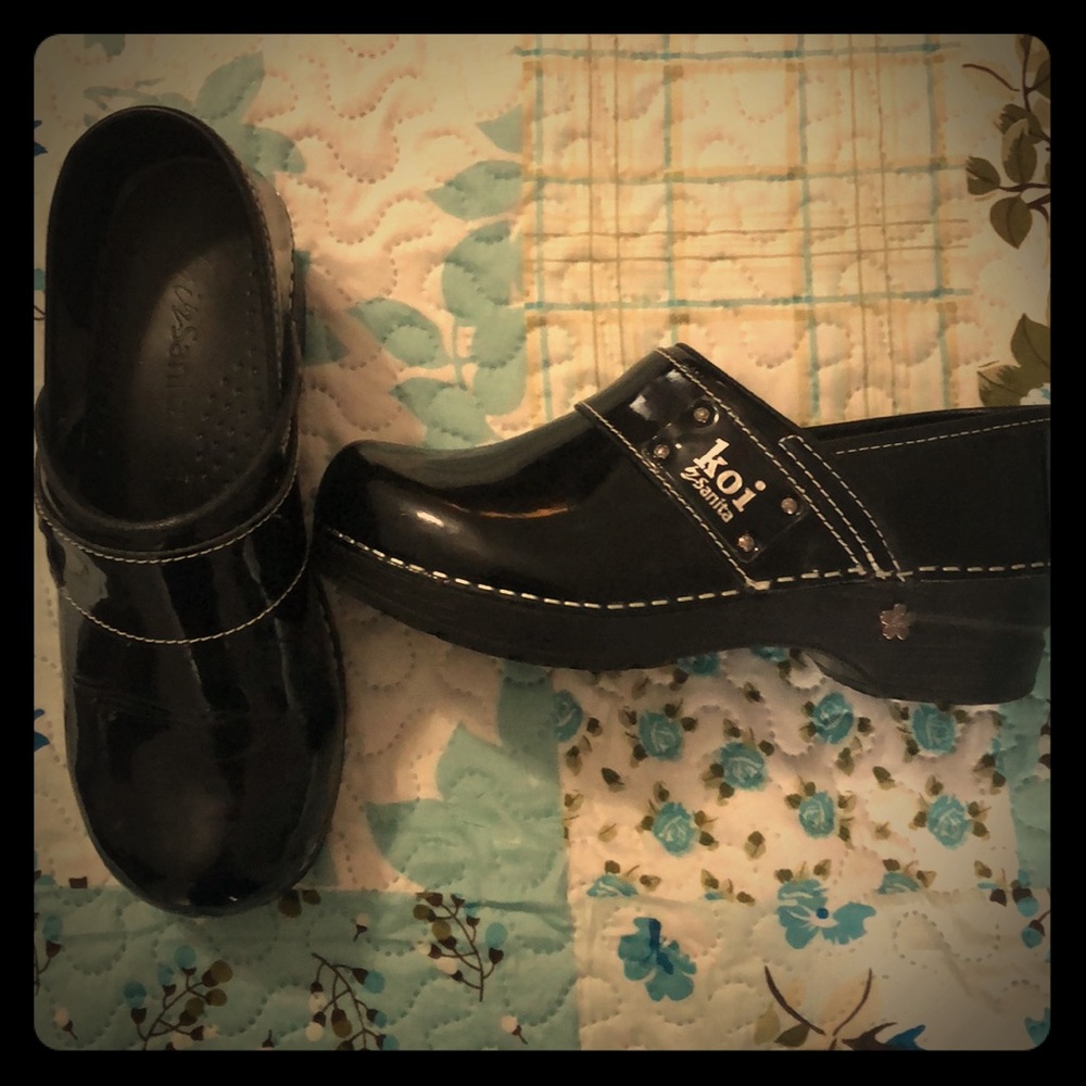Koi Sanita Black Patent nursing clogs